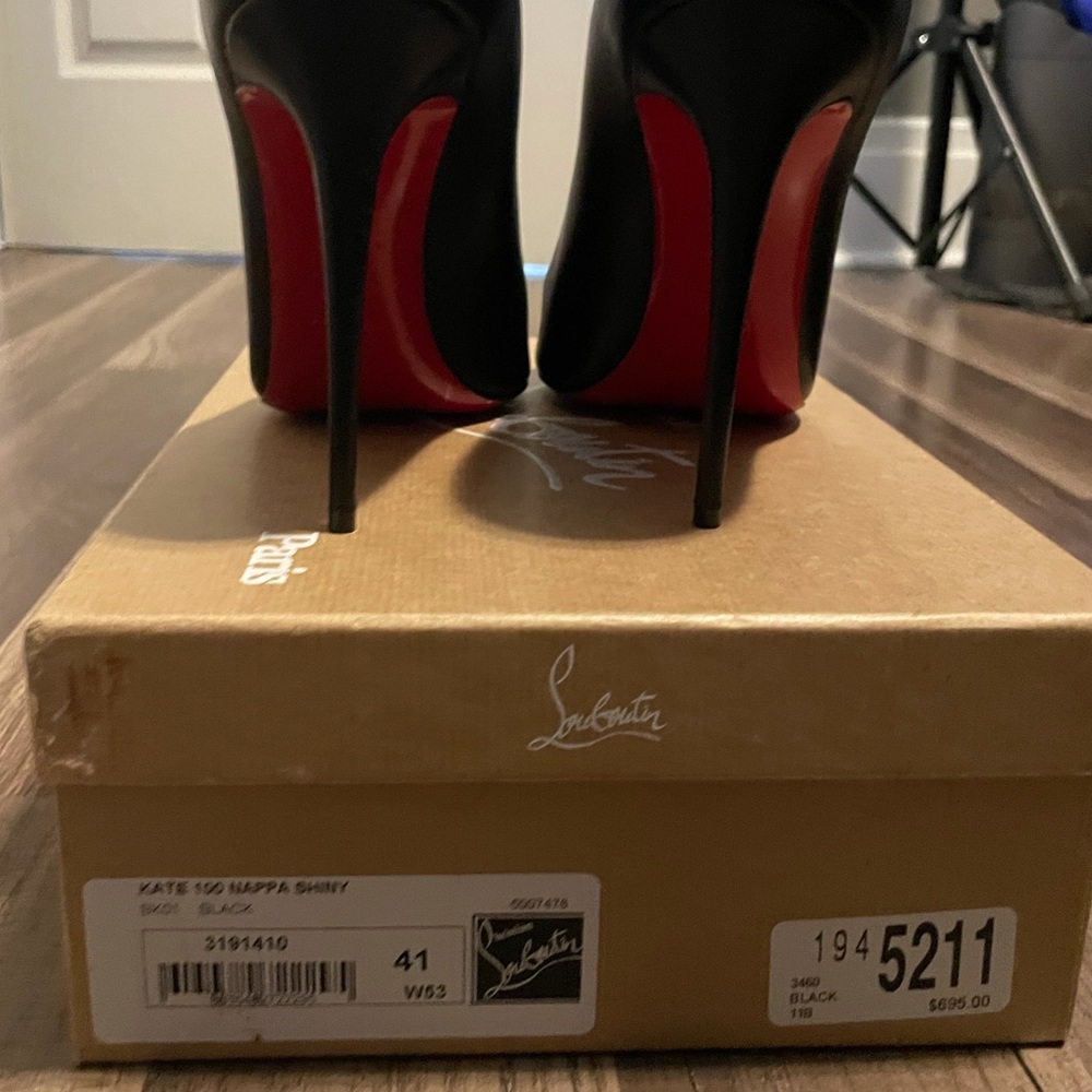 Kate 100 Nappa Leather Louboutin heels like new!